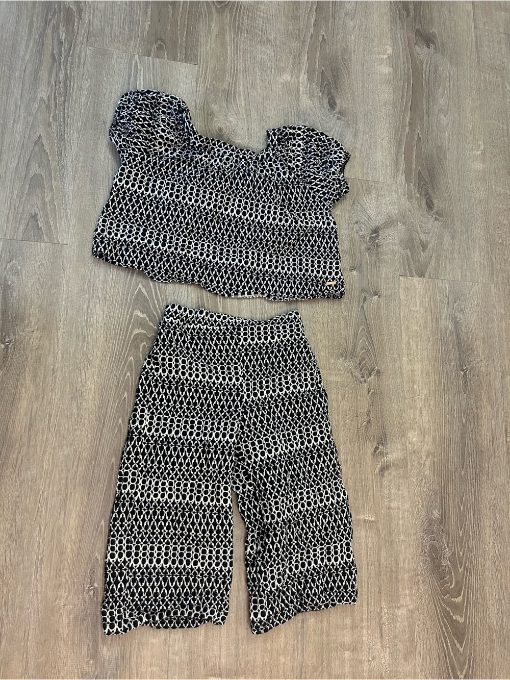 Tahari Black and White Geometric Two-Piece Set Girl Set Size 7